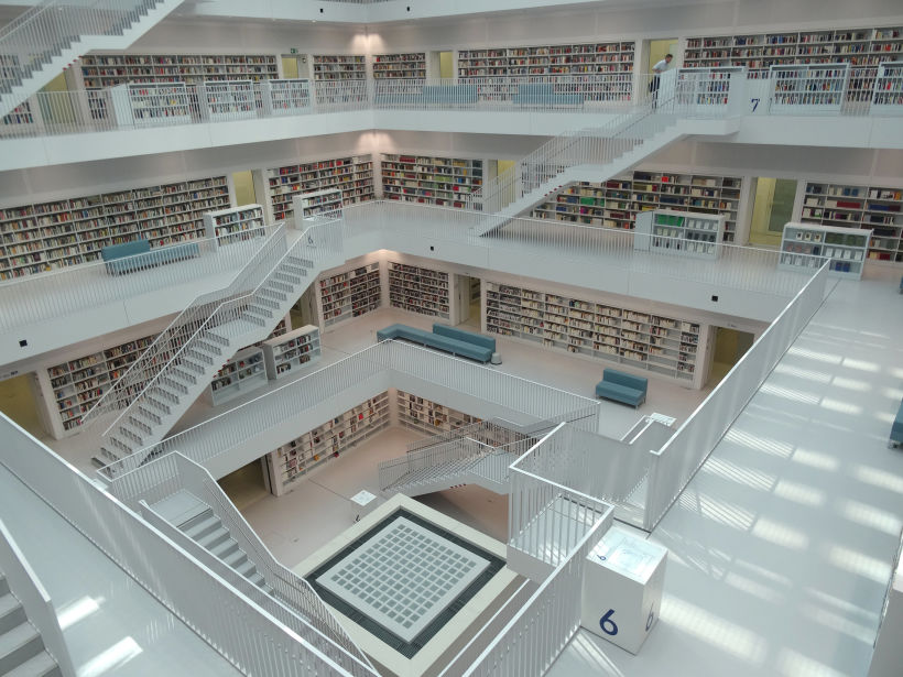 Biblioteca Pública de Stuttgart. Foto por Cmsfreiberufler