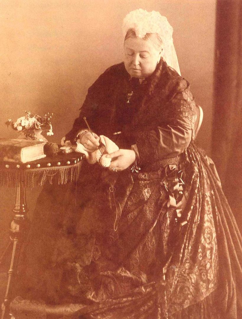 Queen Victoria of England crocheting pieces for soldiers. Crochet Magazine