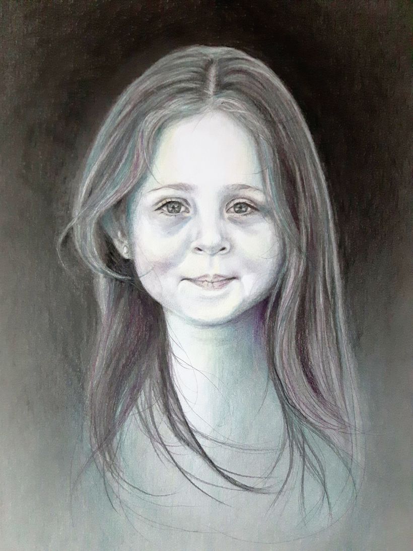 Retrato criativo em chiaroscuro com lápis 0