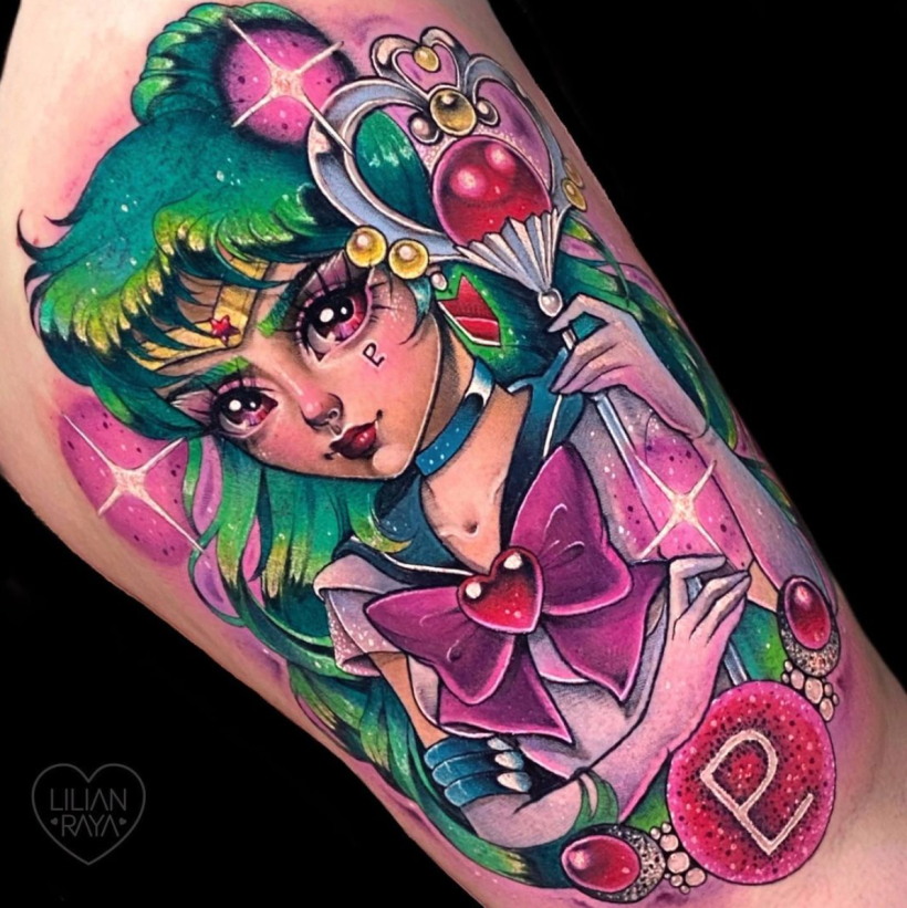Los tattoos de Lilian parecen impresiones manga full color. 