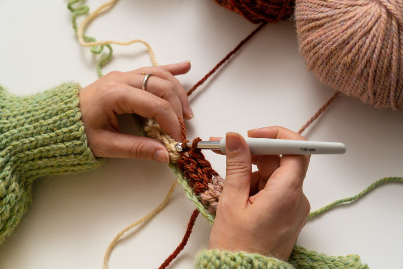 Compra agujas sueltas hasta que sepas si el crochet es lo tuyo.