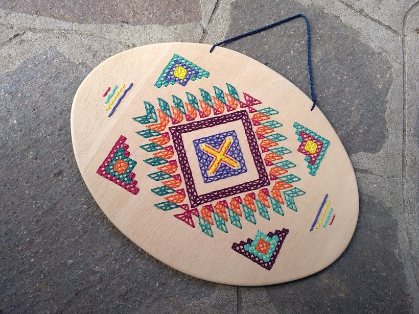 Bordado sobre madera: Mandala Navajo 0