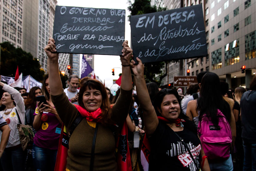 Manifestações brasileiras por direitos à educação, a vida da população negra e mulheres. -1