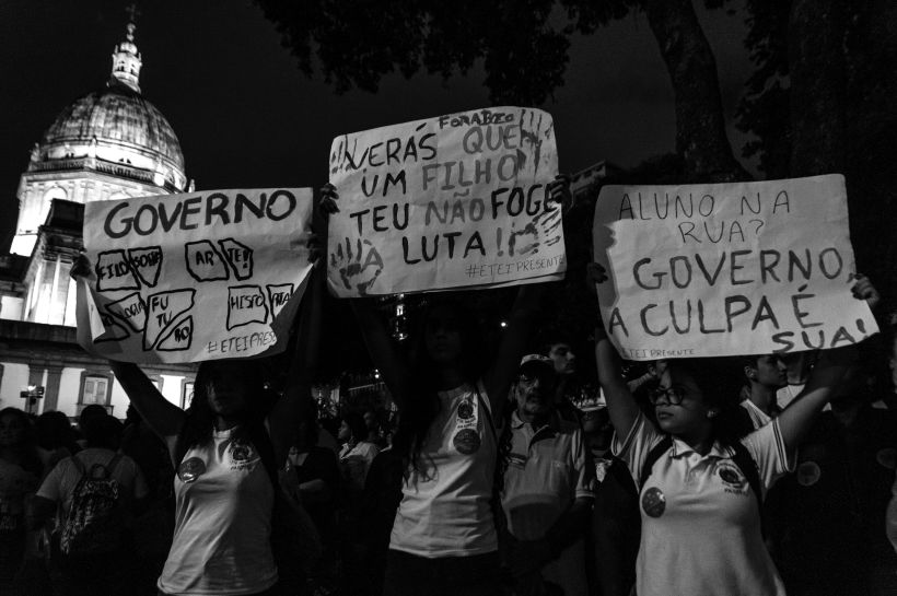 Manifestações brasileiras por direitos à educação, a vida da população negra e mulheres. 0