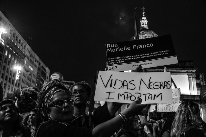 Manifestações brasileiras por direitos à educação, a vida da população negra e mulheres. 1
