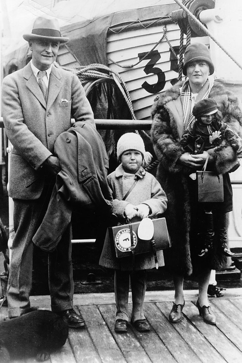 Zelda and Scott Fitzgerald with their daughter Scottie [Cordon Press].