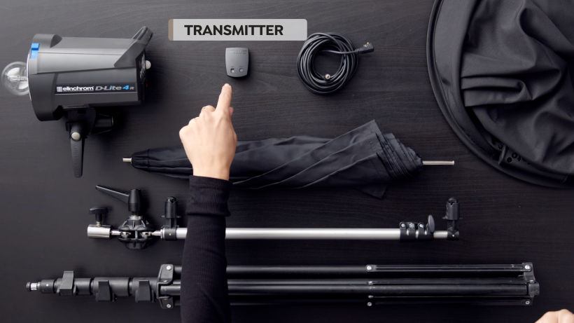 El transmisor inalámbrico te permite sincronizar el disparo de tu cámara con la luz.