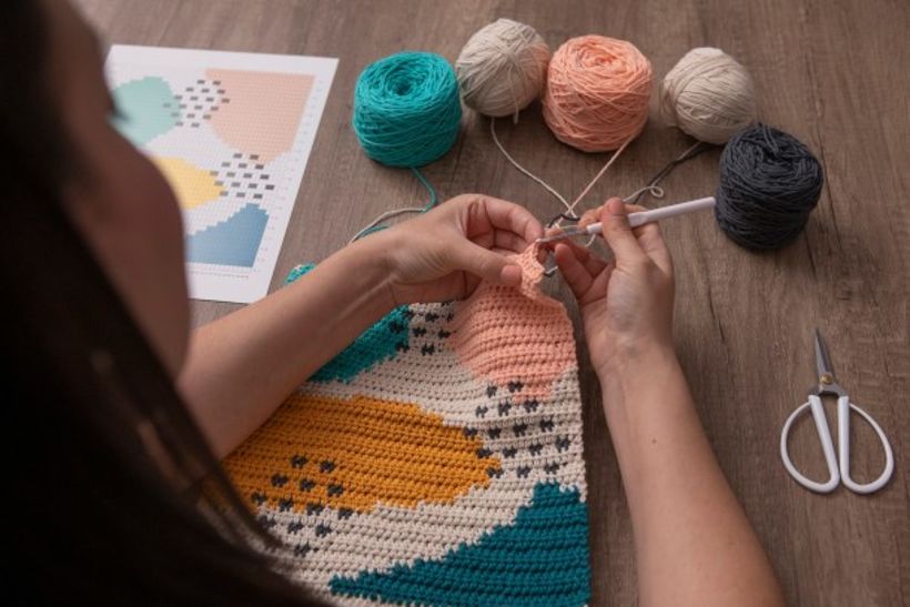 Intarsia crochet is a technique allowing you to create colorful designs in your work.