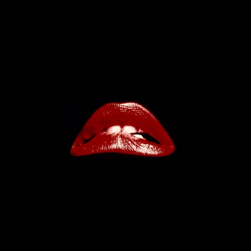 A boca vermelha sobre um fundo preto é uma das marcas registradas de 'The Rocky Horror Picture Show'