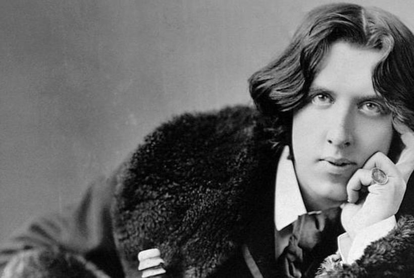 El poeta Oscar Wilde, al que Susan Sontag cita como ejemplo de la teatralidad y la sensibilidad características del camp.