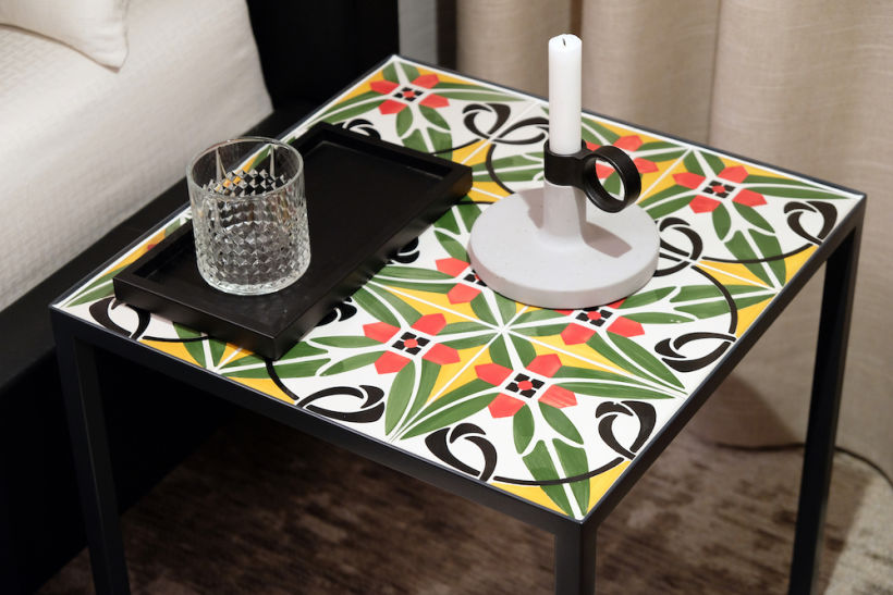 Mesa con azulejos, de Gazete Azulejos.