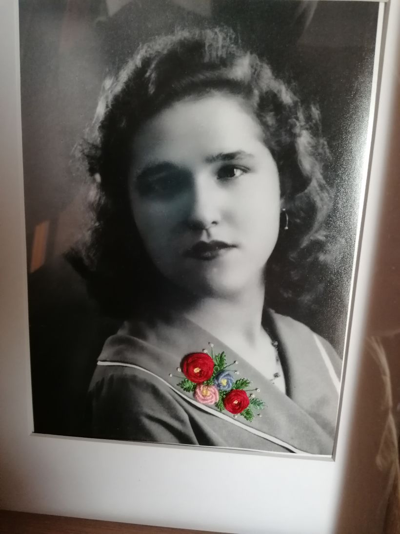 Utilizei o bordado numa fotografia da minha avó Nelita. Afinal, foi ela que me ensinou a bordar e a costurar. <3 