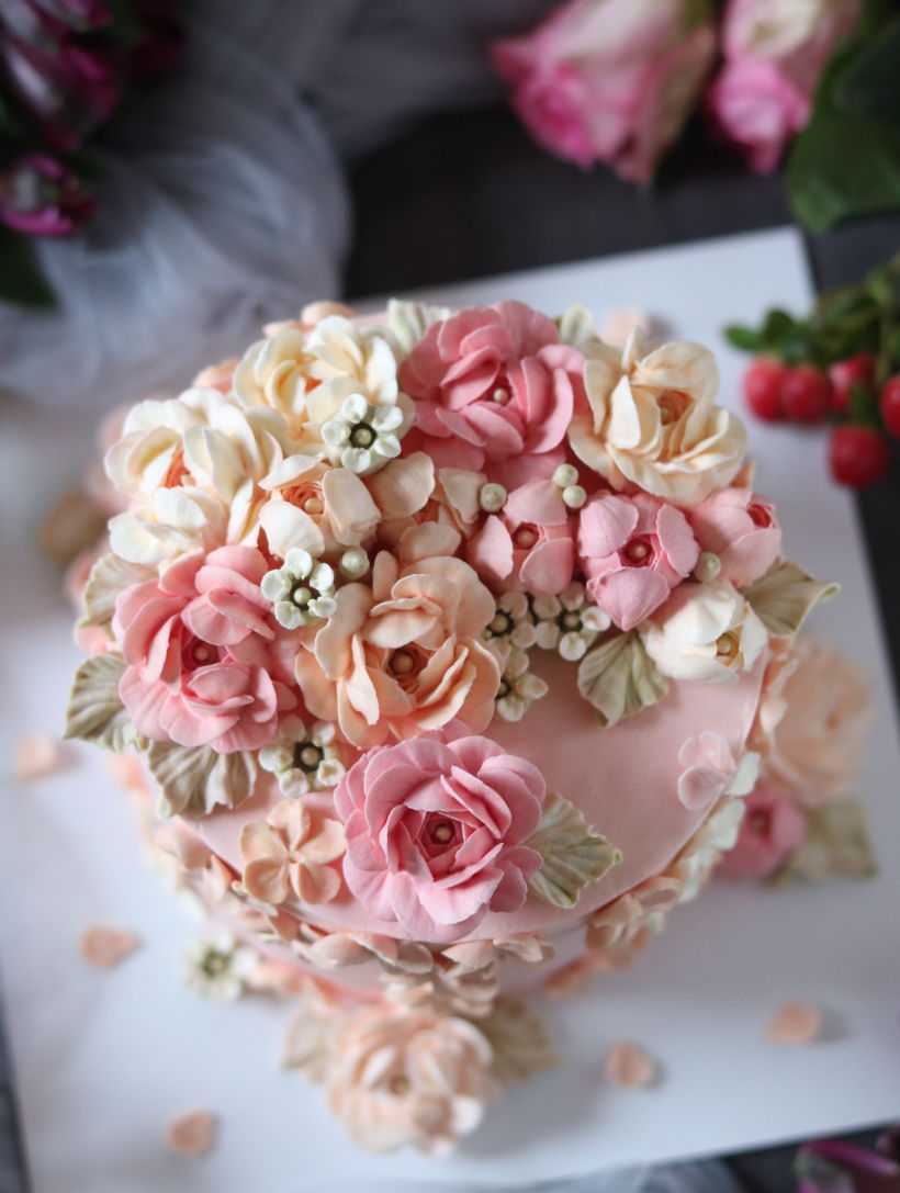 Buttercream Flower Cake & Cupcake 7