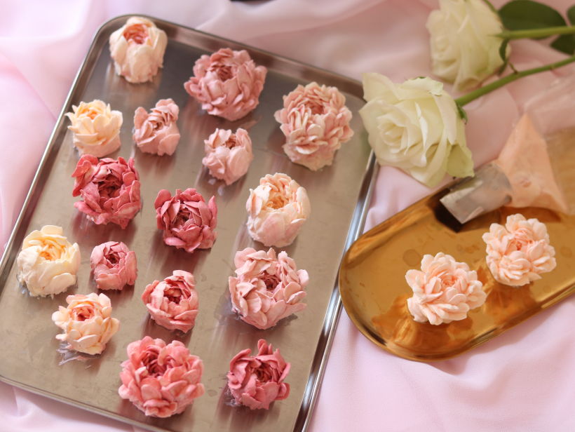 Buttercream Flower Cake & Cupcake 3