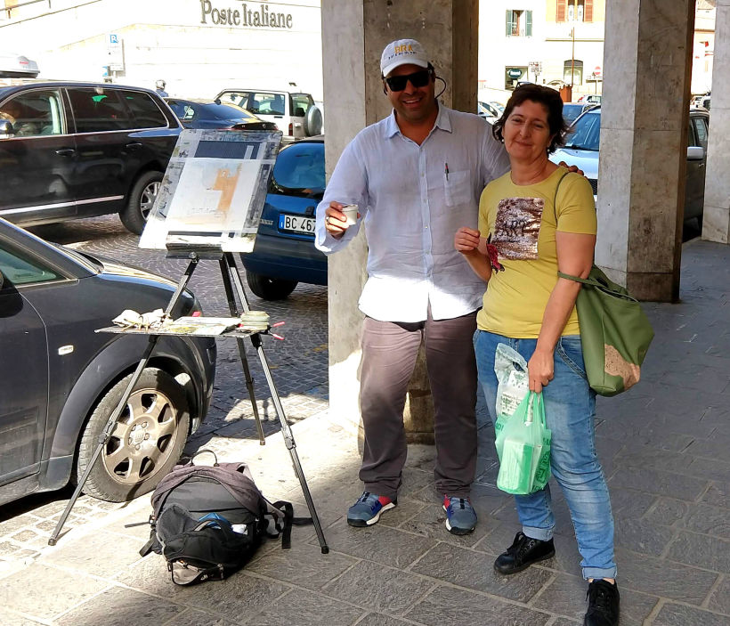 Recebendo um carinho anônimo (café) na Itália enquanto pintava na rua