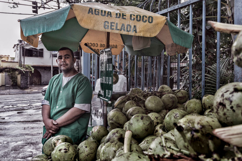 Rafael, vendedor de côco no bairro do Sumaré em São Paulo.