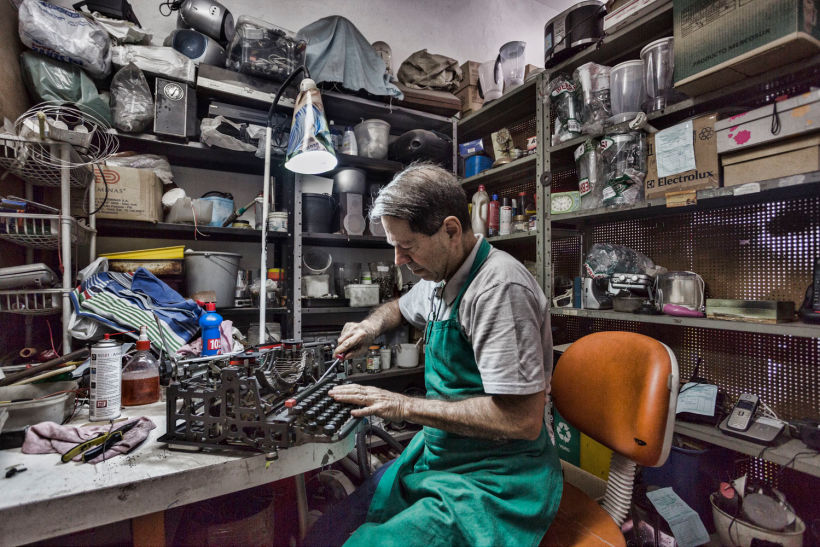 Domingos, especialista em máquinas de escrever no bairro das Perdizes em São Paulo.