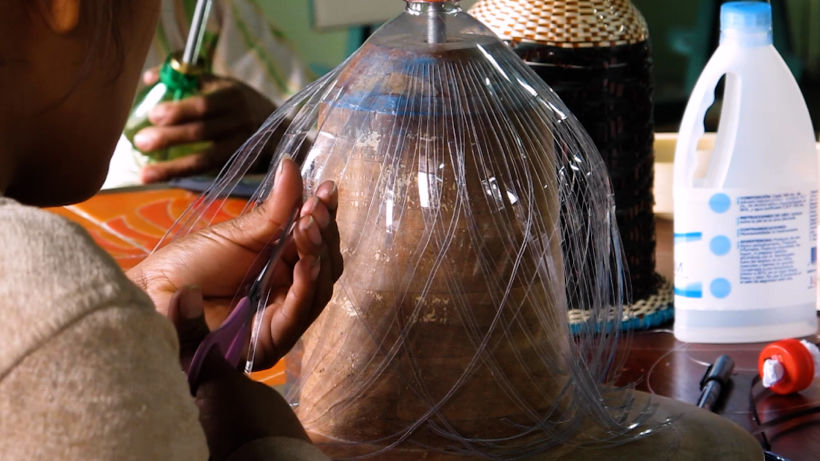 Every maker collects plastic bottles, cuts them into strips and creates a warp.