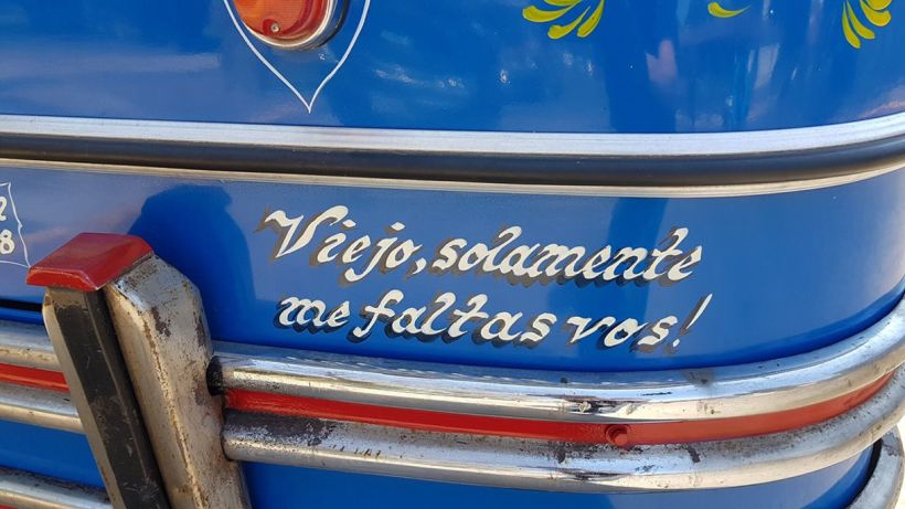 A dedication on the back of a Buenos Aires bus.
