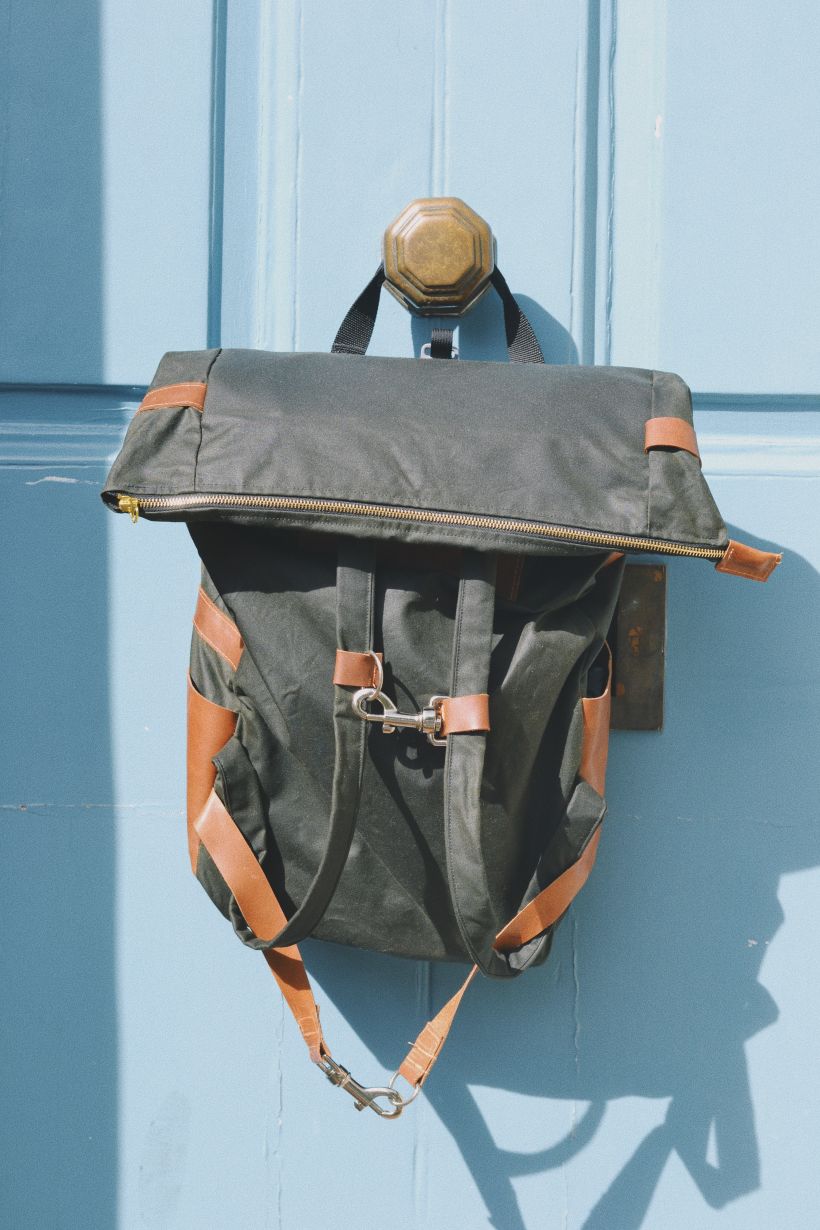 The Hilda bag - Wear it on your back or clip it on your bike! 2