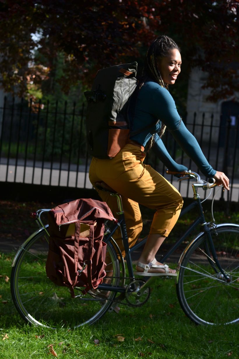 The Hilda bag - Wear it on your back or clip it on your bike! 5