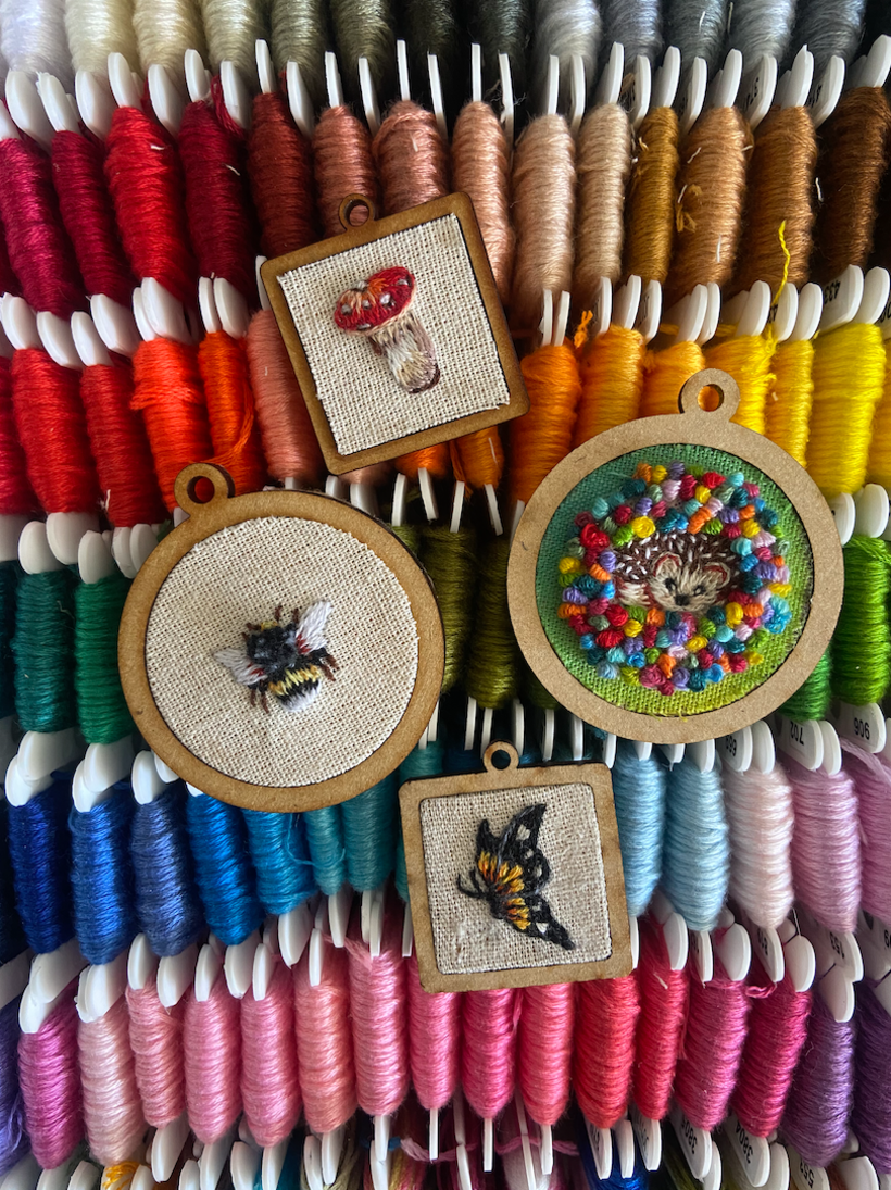 Mi Proyecto del curso: Bordado en miniatura: crea joyas textiles 2