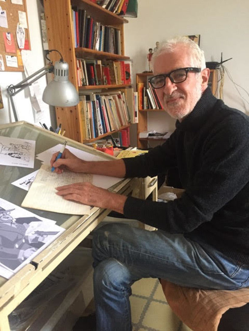 Miguel Gallardo ilustrando em seu estúdio quando começava o tratamento para sua doença, em 2020