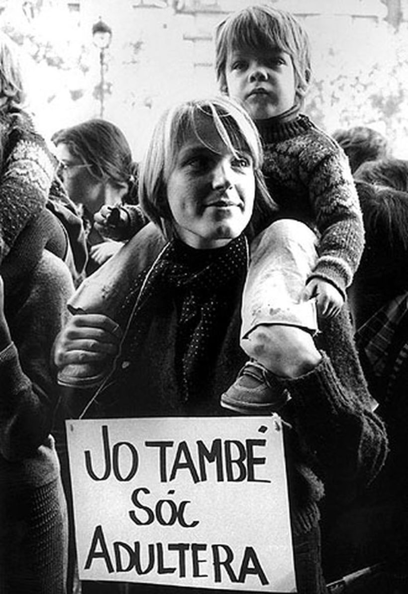 Frauen protestieren gegen das Ehebruchsgesetz, von Pilar Aymerich.