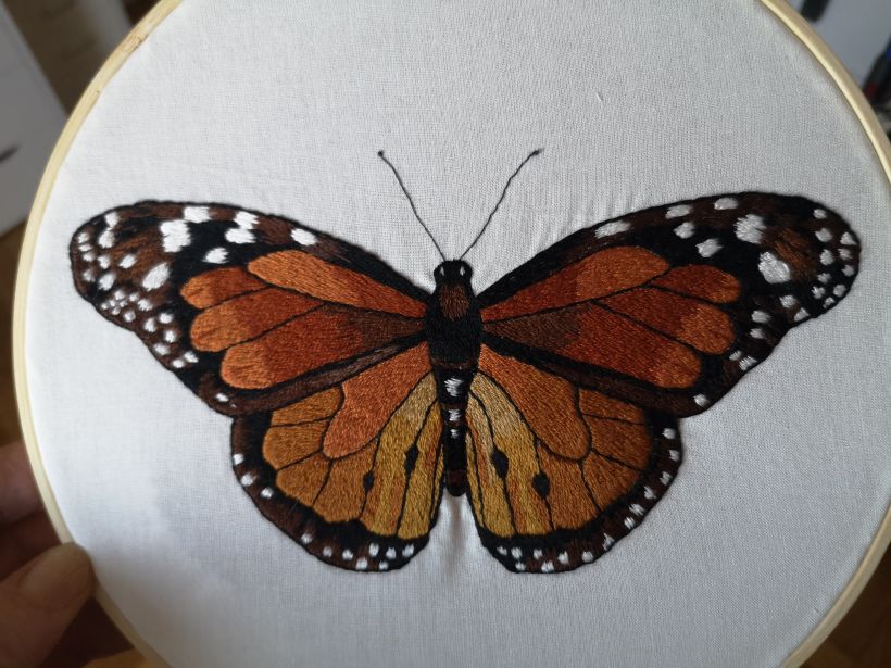 Farfalla Monarca - Tecniche di ricamo realistico con Emillie Ferris