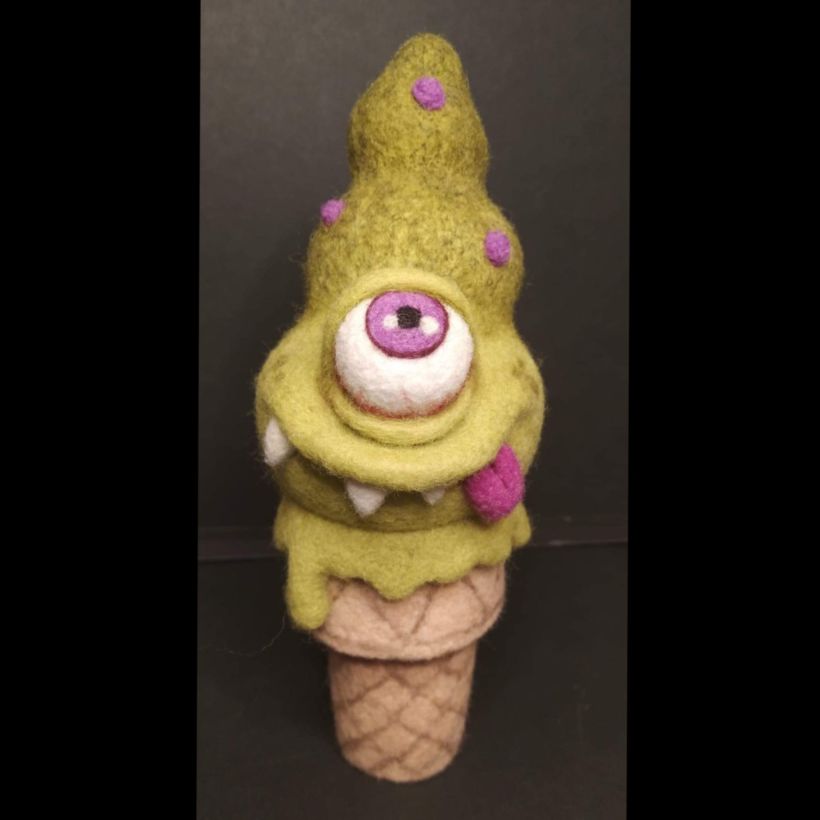 Ice scream (art toy  - wool ) 1