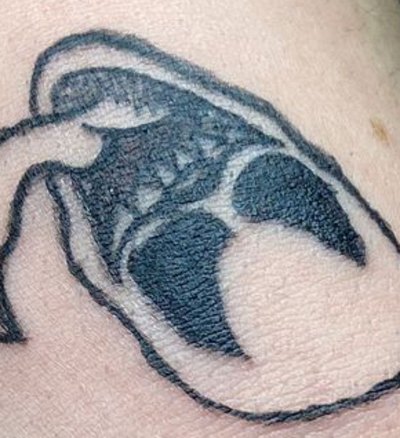Venom saliendo de la pierna. Venom tattoo | Tattoos, Skull tattoo, Photo  and video