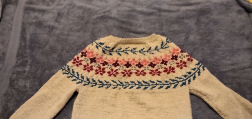 Es mi primer sweter con jacqard para la próxima quedara mas suelto ;)