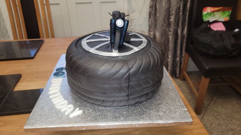 Tire Cake with 3D Motorbike - كيكة يوم ميلاد – Tasmeem