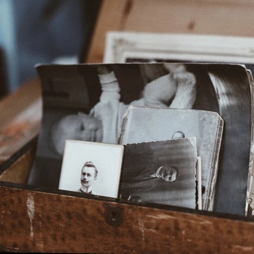 Utilisez vos vieilles photos noir et blanc pour créer un album photo   Vieilles photos de famille, Photos de famille anciennes, Album photo