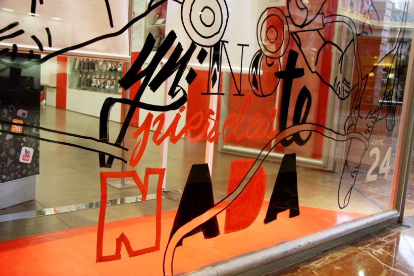 Vodafone Yu: Ilustración y pintura en vivo sobre escaparates, en 4 tiendas durante 4 días. Live illustration and painting on shop windows, in 4 stores for 4 days. Para la agencia CLINICA CREATIVA / Madrid, 2012 2