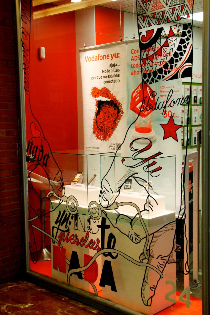 Vodafone Yu: Ilustración y pintura en vivo sobre escaparates, en 4 tiendas durante 4 días. Live illustration and painting on shop windows, in 4 stores for 4 days. Para la agencia CLINICA CREATIVA / Madrid, 2012 8