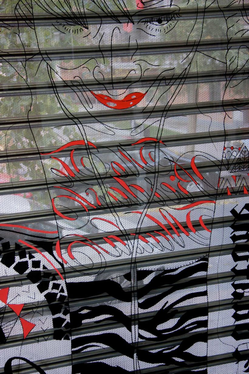 Vodafone Yu: Ilustración y pintura en vivo sobre escaparates, en 4 tiendas durante 4 días. Live illustration and painting on shop windows, in 4 stores for 4 days. Para la agencia CLINICA CREATIVA / Madrid, 2012 11