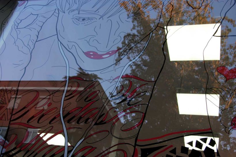 Vodafone Yu: Ilustración y pintura en vivo sobre escaparates, en 4 tiendas durante 4 días. Live illustration and painting on shop windows, in 4 stores for 4 days. Para la agencia CLINICA CREATIVA / Madrid, 2012 12