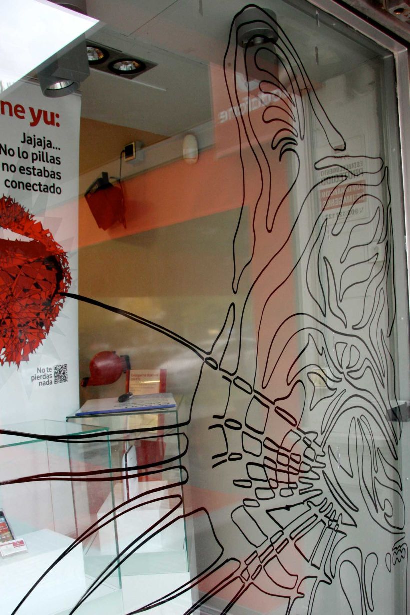 Vodafone Yu: Ilustración y pintura en vivo sobre escaparates, en 4 tiendas durante 4 días. Live illustration and painting on shop windows, in 4 stores for 4 days. Para la agencia CLINICA CREATIVA / Madrid, 2012 23