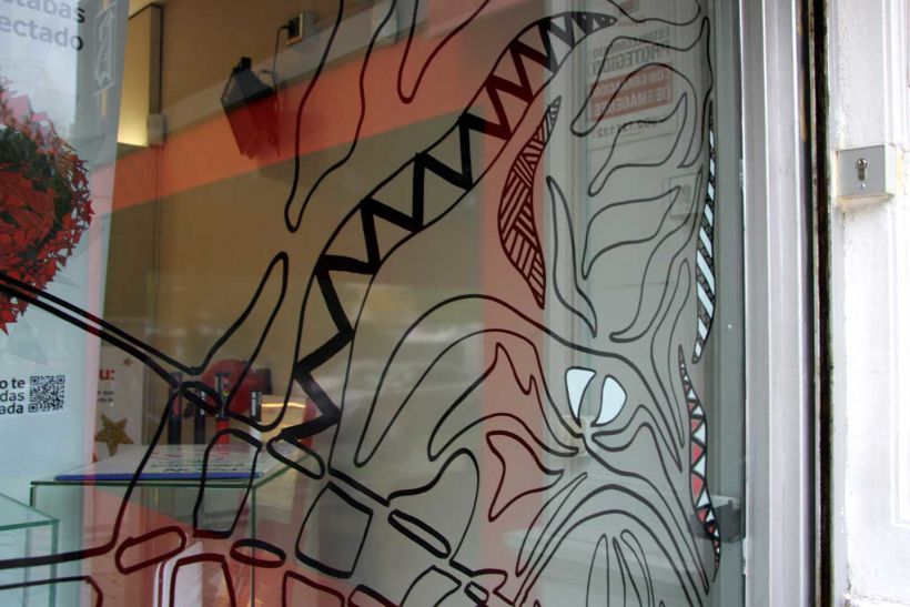 Vodafone Yu: Ilustración y pintura en vivo sobre escaparates, en 4 tiendas durante 4 días. Live illustration and painting on shop windows, in 4 stores for 4 days. Para la agencia CLINICA CREATIVA / Madrid, 2012 24