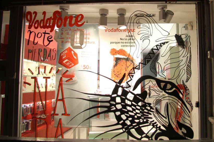 Vodafone Yu: Ilustración y pintura en vivo sobre escaparates, en 4 tiendas durante 4 días. Live illustration and painting on shop windows, in 4 stores for 4 days. Para la agencia CLINICA CREATIVA / Madrid, 2012 27