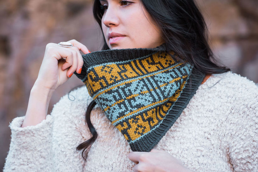 Tse'koh Cowl is based off of the storm design often found in Navajo Rugs
