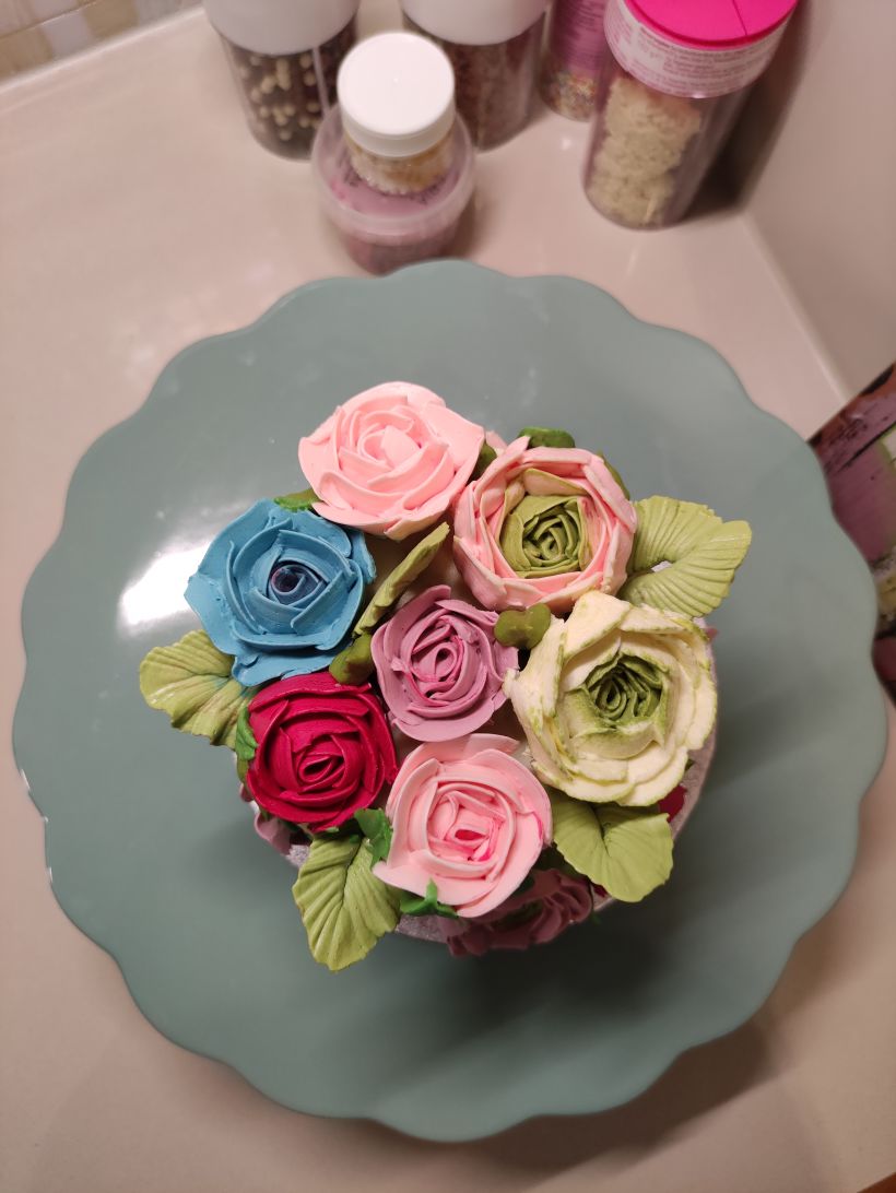 Mi proyecto del curso: Flores de crema de mantequilla para cake design 2