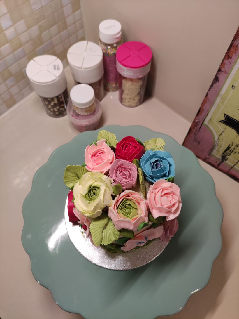 Mi proyecto del curso: Flores de crema de mantequilla para cake design 2