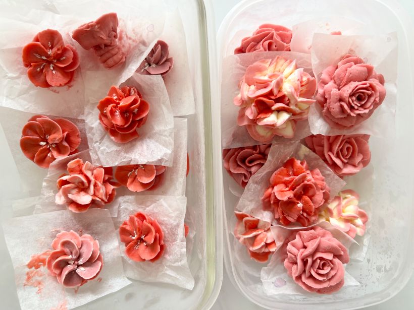 My project for course: Decorative Buttercream Flowers for Cake Design 7