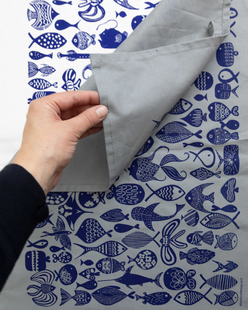 105 fishes tea towel (hand screen printed) / 105-Fische-Geschirrtuch (handgedruckt im Siebdruckverfahren)