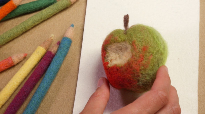 Drawing with Wool: Apple 6