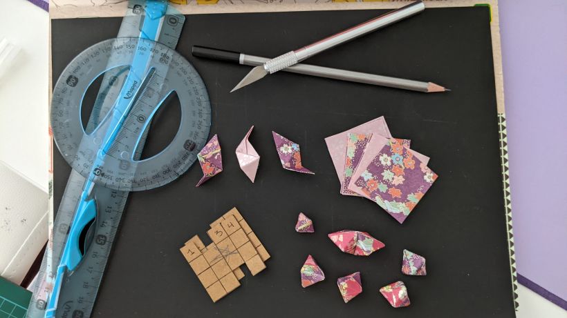 Seleccione el papel origami ya impreso basado en los colores originales de mi idea.