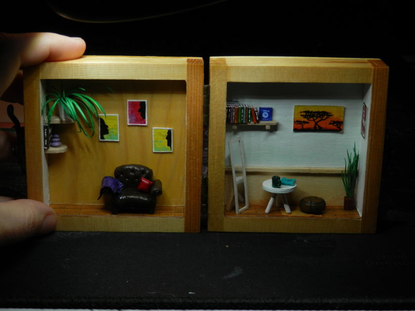 Vista completa del micro espacio. Caja de madera de 8cmx8cmx4cm dividida en dos partes.