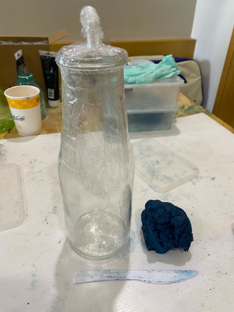 I chose a glass vase as mould.